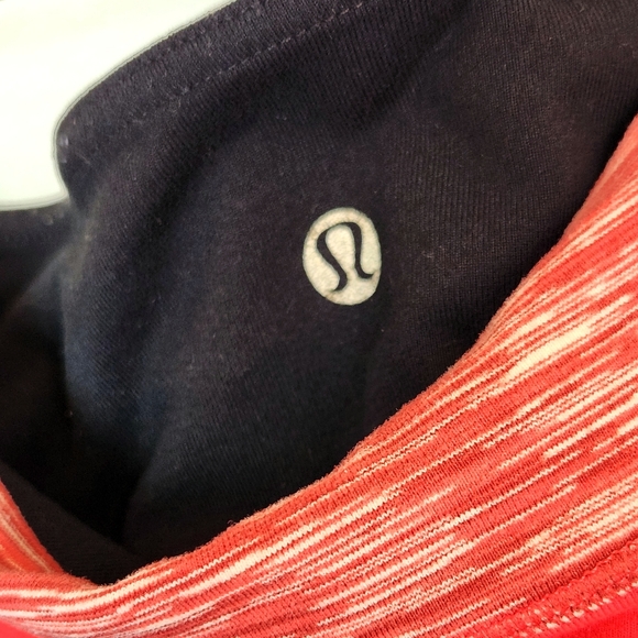 LULULEMON Black w/ Red Groove Space Dye Waistband Crop Straight Leg Pants, Sz 6 - Picture 4 of 7